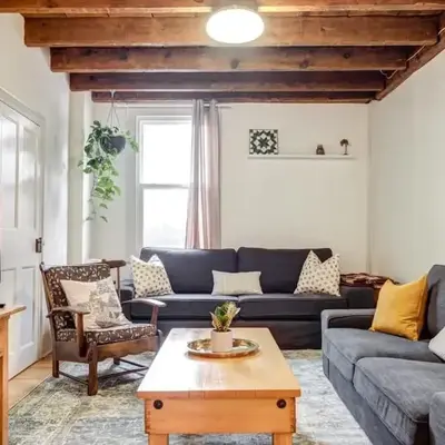 The Marigold - Gorgeously remodelled PEC farmhouse