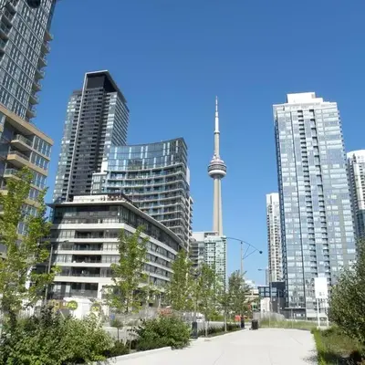 Stylish Condo Downtown Near CN Tower - Free parking