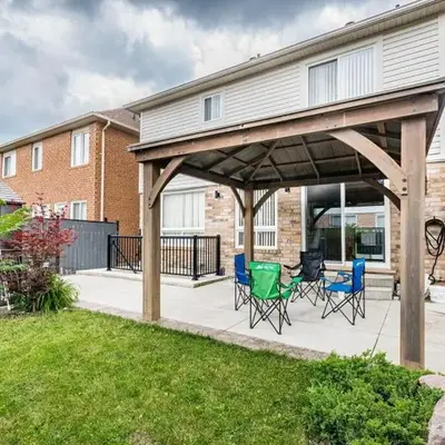 Garden 2 BR Apt - Free Parking Wifi Laundry Workstation