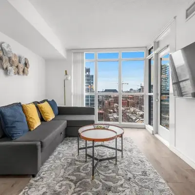 Beautiful 2 Bedroom Downtown Toronto Condo with free parking