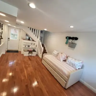 Downtown Toronto House Central 2BED 2BATH Subway Free Parking