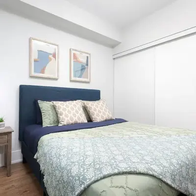 Perfect Condo Sleeps 4 Across from Cn Tower!