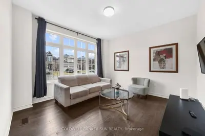 a living room with a couch and a glass table at Cozy 5 bedrooms & 5 bathrooms House in Tottenham