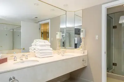 a bathroom with two sinks and a large mirror at PetFriendly, 2 KingBeds, Gym, Pool, Netflix in Shanty Bay