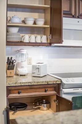 a kitchen with a counter with a blender on it at PetFriendly, 2 KingBeds, Gym, Pool, Netflix in Shanty Bay