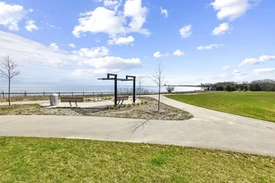 Gallery image of 2 BedroomsWaterfront POM Serenity Escape in Bowmanville