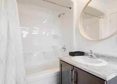 Gallery image of Home Away From Home in Thorold