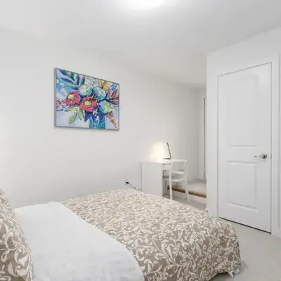 CEDAR Double Room with attached private Bathroom and Balcony in Toronto