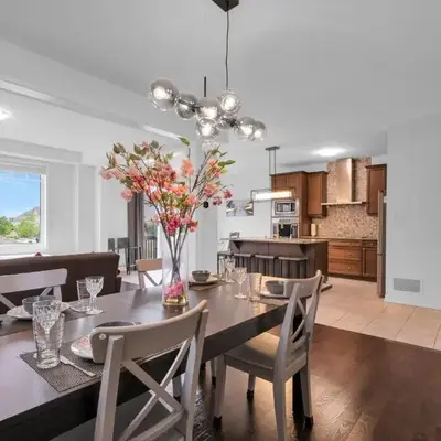 Entire 6BR 2 king 8 beds in total pets 3 GB WiFi