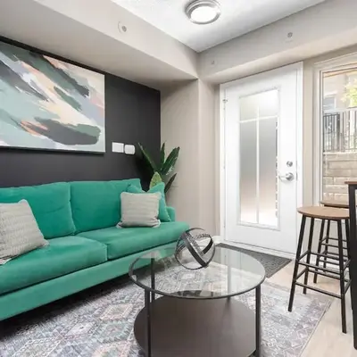 Lakeside Haven - Cozy Townhome in Liberty Village