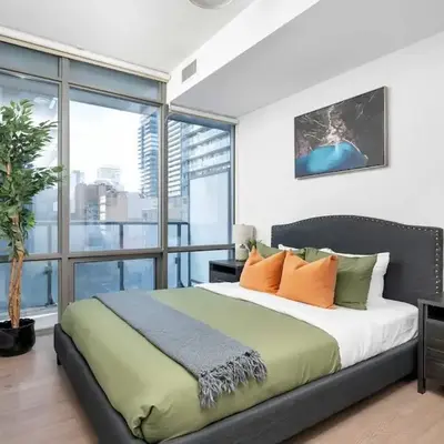 Large 2BR on Bay Street 4 Beds with Balcony