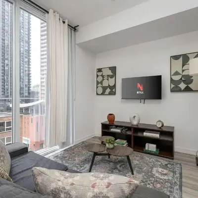 1BD next to Queen St - most ideal location