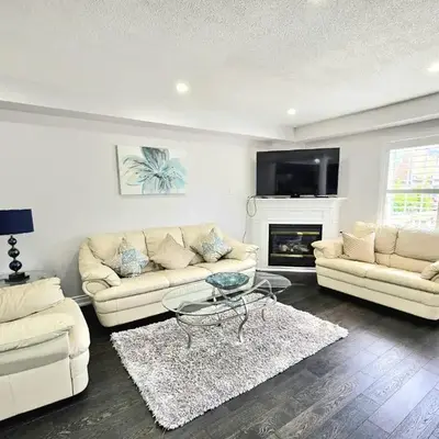 Beautiful 3 bedroom Entire detached home