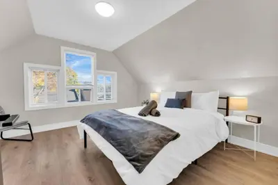 a bedroom with a bed with a teddy bear on it at RentX 3Bed Cozy Home - Hospital GO 2ParkingWi-Fi in Hamilton