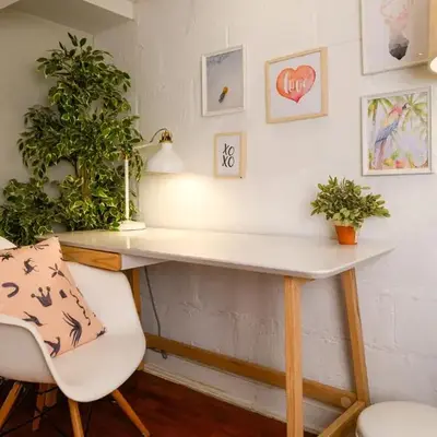 Charming Basement Suite with Private Entrance Near Subway