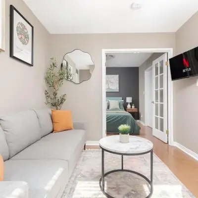 Comfy Liberty Village Home 1BD Steps from King St