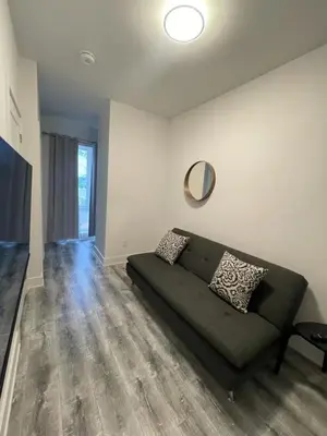 a living room with a green couch in a room at 2 Bed Town ideal for a fun-filled family vacation in Niagara Falls
