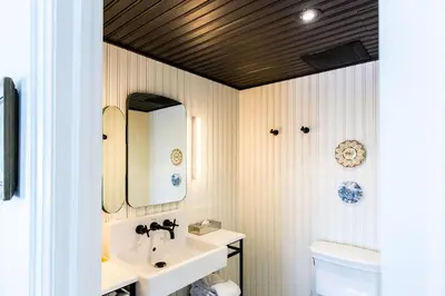 a bathroom with a sink and a mirror at Drake Devonshire and Motor Inn in Wellington