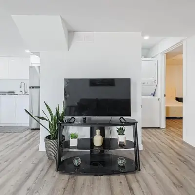Exquisite 2-Bdrm Basement Suite with FREE Parking