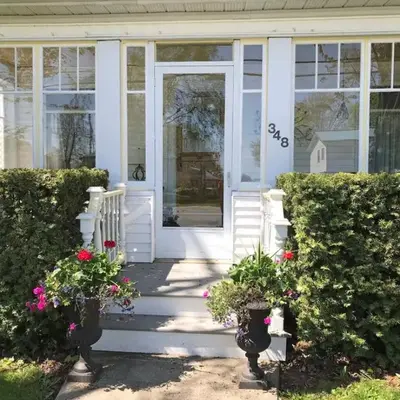 Gwyn Haven - Spacious Charming Century Home in Wellington
