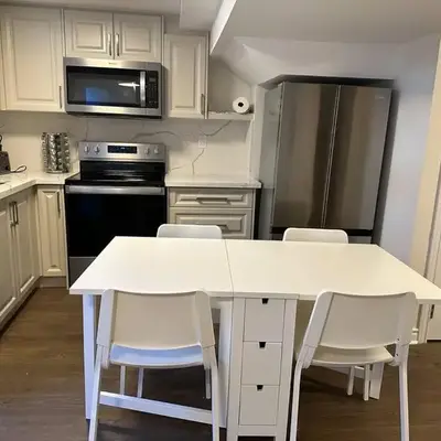 Cozy Home away in Ajax 2 BR 1 bath 4 guests