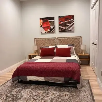 Stylish 3-bdrm suite w free Parking