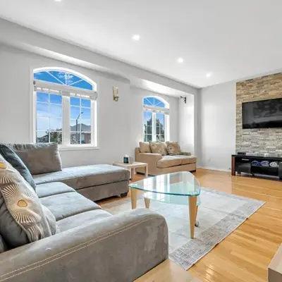 Elegant 3Bedroom with Smart TV and Backyard
