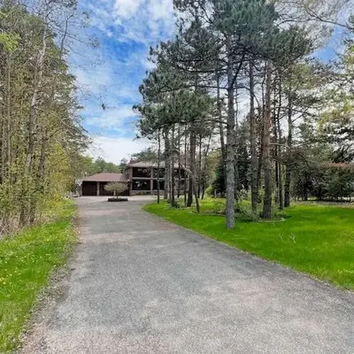 Newly renovated luxury villa in Stouffville