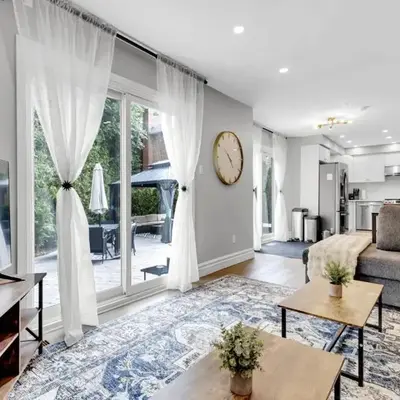 6BR house near Shops