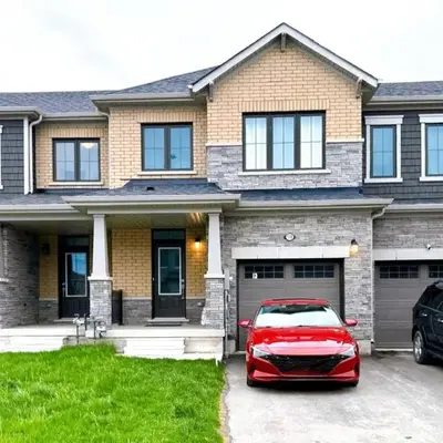 New 3-BR Home Near Niagara Falls with King Bed 75 Inch TV and Free Parking