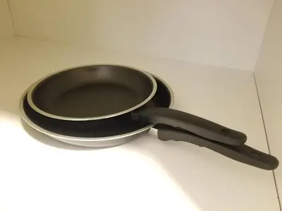 a black frying pan sitting on top of a counter at Modern & Cozy 1 Bedroom with fast Wi-Fi, BBQ & Patio in Barrie