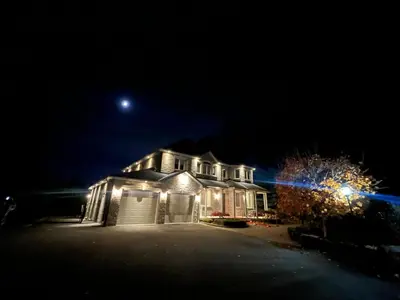 a house at night with the moon in the sky at Chez Mason in Richmond Hill