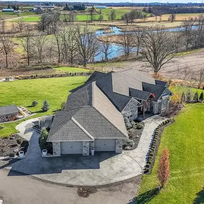 Private Farmhouse Getaway with hot tub