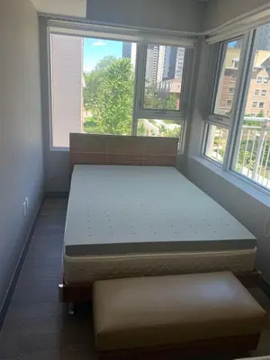 a bedroom with two beds and two windows at Sandy&Kevin#home in Waterloo