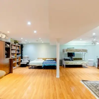 Large Guest suite with bathroom