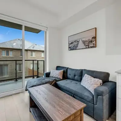 Luxury Spacious Apartment 10 min to Airport Wifi