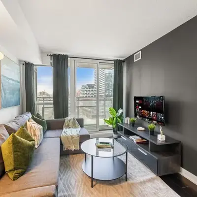 Modern 1BR King Suite