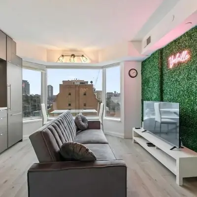 Luxurious Suite in Yorkville