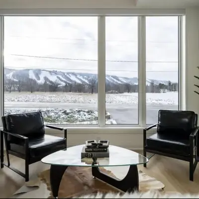 The Luxury Black Rose Chalet at The Blue Mountains for 20