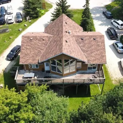 The Blue Mountains Chalet for 20- 8BR Bliss w Hot Tub