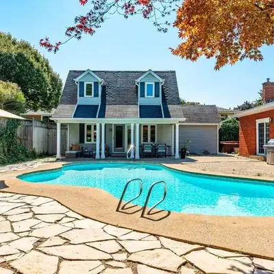 Luxury Old Town Winter Retreat- Hot Tub and Games