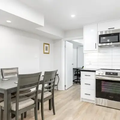 Cozy 2BR Walking distance to Shops