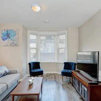 Spacious Modern Condo In Kitchener