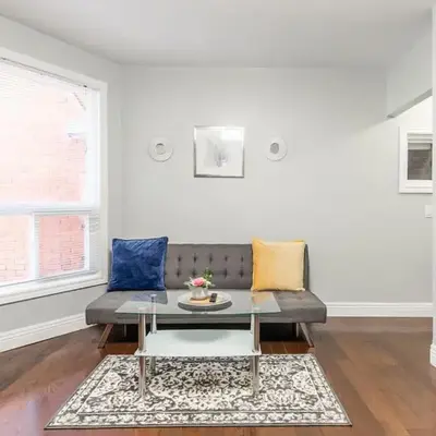 Chic 3BR apartment in Queen West