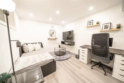 a living room with a desk and a chair at Luxurious 2 Bed Apartment in Downtown Cambridge in Cambridge