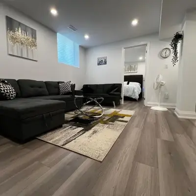 Cozy 2 Bedrooms Modern Basement Suite with Private entrance