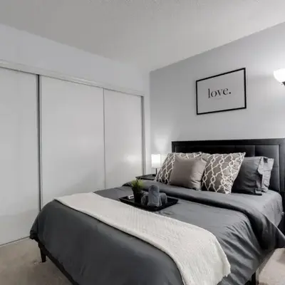 Exquisitely Furnished 1BR Suite in DWTN Toronto