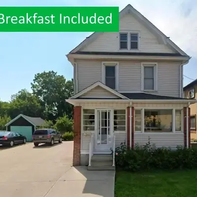 Ultra Close to Clifton Hill and the Falls & Wonderful Free Breakfast Delivered Daily