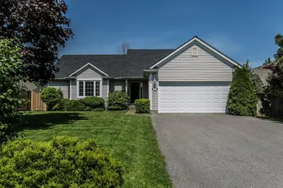 a house with a garage and a driveway at Boutique Quality in Old Towne with Hot Tub in Niagara on the Lake