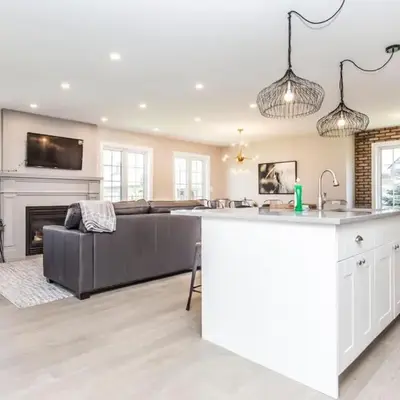 Boutique Quality in Old Towne with Hot Tub